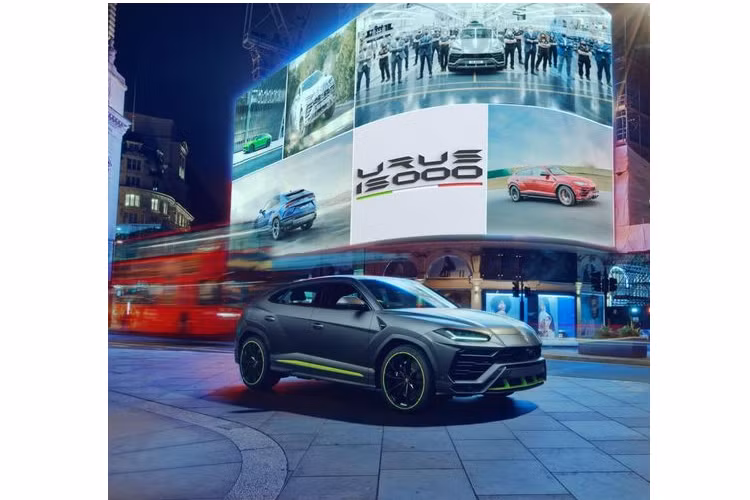 Nhờ đó, Urus có khả năng tăng tốc 0-100 km/h chỉ trong 3,6 giây và 0-200 km/h trong 12,8 giây trước khi đạt vận tốc tối đa 305 km/h. Lamborghini Urus hiện vẫn đang là một trong những chiếc siêu SUV nhanh nhất trên thị trường hiện nay.