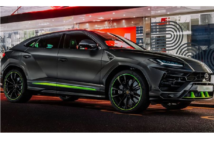 Siêu SUV Lamborghini Urus ra mắt lần đầu tiên vào cuối năm 2017, sự ra đời của Urus đã đem lại “quả ngọt” đáng kể cho hãng xe hơi Ý. Năm 2019 - năm đầu tiên Urus “phủ sóng” tại các đại lý, đã giúp doanh số của hãng tăng gấp đôi, chiếm 61% tổng doanh số của hãng. Và tới năm 2020, Urus vẫn chiếm 59% tổng doanh số của Lamborghini. Chỉ trong 6 tháng đầu năm 2021 đã có 2.796 chiếc Urus được bán ra và nó tiếp tục là mẫu SUV có doanh số bán hàng tốt nhất từ trước đến nay của Lamborghini.