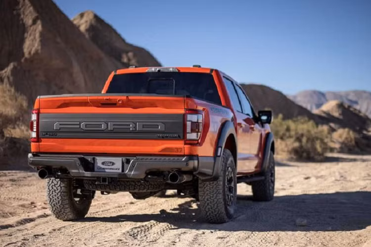 Theo kế hoạch, xe sẽ được bán ra vào cuối năm nay, giá xe Ford F-150 Raptor 2021 bán ra khởi điểm từ 64.145 USD (khoảng 1,48 tỷ đồng), tăng hơn 10.000 USD (khoảng 230 triệu đồng) so với phiên bản tiền nhiệm.
