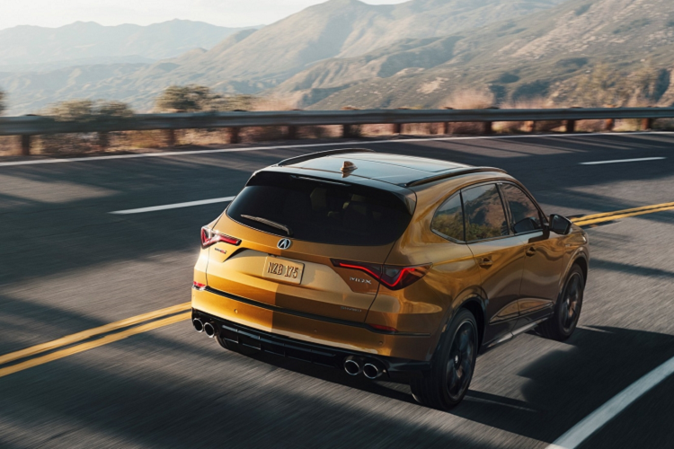 Bên cạnh khối động cơ mạnh hơn, mẫu xe SUV Acura MDX Type S 2022 còn được nâng cấp hệ thống treo khí nén với bộ giảm chấn thích ứng. Ngoài ra, người lái còn được tăng thêm tùy chọn với chế độ lái Sport+, cùng hệ thống phanh trước Brembo cao cấp với 4 pít-tông và đường kính đĩa phanh 14,3 inch.