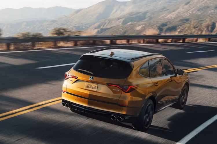 Bên cạnh khối động cơ mạnh hơn, mẫu xe SUV Acura MDX Type S 2022 còn được nâng cấp hệ thống treo khí nén với bộ giảm chấn thích ứng. Ngoài ra, người lái còn được tăng thêm tùy chọn với chế độ lái Sport+, cùng hệ thống phanh trước Brembo cao cấp với 4 pít-tông và đường kính đĩa phanh 14,3 inch.