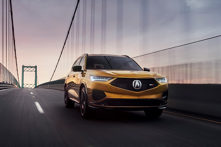 Chưa dừng lại, Acura MDX Type S 2022 còn được tạo điểm nhấn khác biệt với cụm lưới tản nhiệt họa tiết kim cương Diamond Pentagon, tăng cường giải nhiệt động cơ. Ngoài ra, xe được trang bị đèn pha LED, ống xả kép ở mỗi bên cản sau, và la-zăng hợp kim 21 inch đi kèm bộ lốp bốn mùa hiệu suất cao.