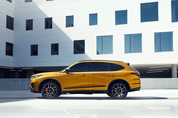 Ngoài 3 đối thủ trên, Acura MDX Type S 2022 còn cạnh tranh với Lincoln Aviator và các đối thủ khác vốn đều rẻ hơn và mạnh mẽ hơn đáng kể