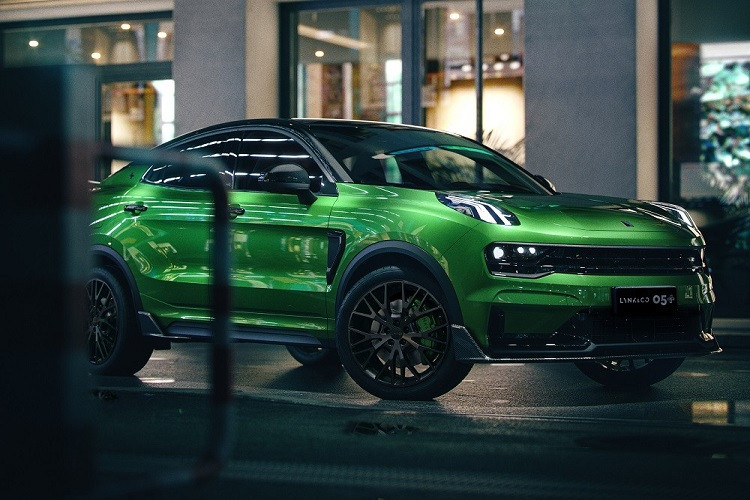 Động cơ của Lynk &amp; Co 05+ vốn được phát triển dựa trên máy xăng của Volvo và sản xuất tại nhà máy Zhejiang Geely Powertrain ở Trung Quốc. Nhờ động cơ này, mẫu SUV Trung Quốc nặng 1.798 kg có thể đạt vận tốc tối đa 230 km/h