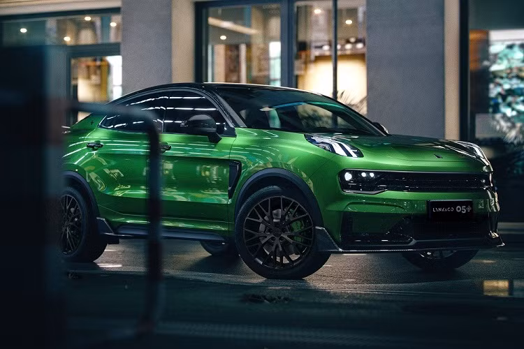 Động cơ của Lynk &amp; Co 05+ vốn được phát triển dựa trên máy xăng của Volvo và sản xuất tại nhà máy Zhejiang Geely Powertrain ở Trung Quốc. Nhờ động cơ này, mẫu SUV Trung Quốc nặng 1.798 kg có thể đạt vận tốc tối đa 230 km/h