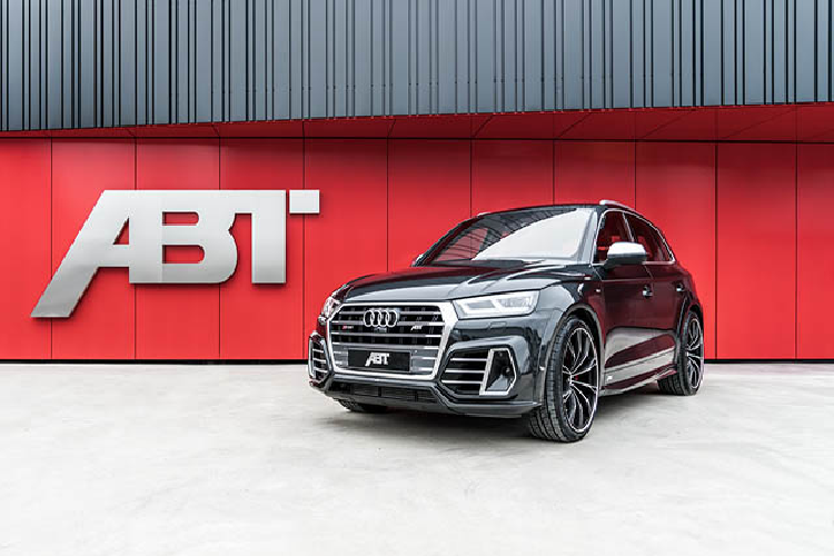 Đây chỉ là một trong những tùy chọn mâm độ mà khách hàng có thể lựa chọn cho SQ5. ABT Sportsline còn có thể cung cấp nhiều các tùy chọn mâm khác nhằm đáp ứng sở thích của chủ sở hữu. Ngoài ra, xe cũng được trang bị ốp đèn chiếu ở cửa để có thể chiếu đèn logo ABT khi mở cửa xe.