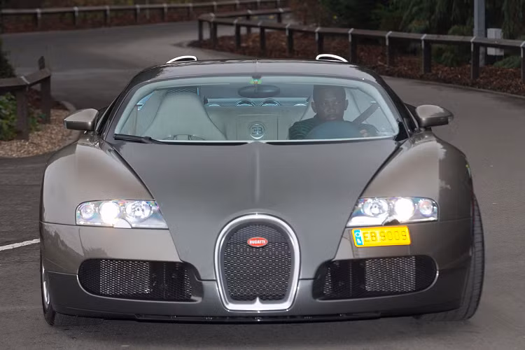 Samuel Eto'o - 7,8 triệu USD: Từng có thời điểm, Eto'o là cầu thủ được trả lương cao nhất thế giới. Do đó, tiền đạo Cameroon không ngại chi ra hàng triệu USD cho các mẫu xe hàng hiếm. Nổi bật nhất là Maybach 57S Xenatec Coupe (1 triệu USD), Bugatti Veyron (2 triệu USD), Aston Martin One-77 (1,5 triệu USD), Porsche Gambella Mirage (1,3 triệu USD) và Ferrari 458 độ Mansory. Ảnh: The Sun.