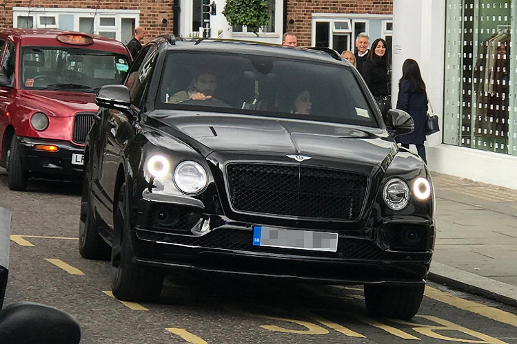 David Beckham - 5,2 triệu USD: Với khối tài sản hơn 339 triệu bảng, David Beckham là tay chơi xe có hạng. Dàn xe của huyền thoại này gồm nhiều mẫu xe xuất xứ Anh như Rolls-Royce Phantom, Ghost, Bentley Continental SuperSport, Mulsanne, Bentayga, Range Rover Evoque. Beckham còn sở hữu một số siêu xe từ Ferrari như 612 Scaglietti, 360 Spider. Các cỗ máy 2 bánh cũng là đam mê của Beckham khi anh sở hữu bộ sưu tập môtô hàng độc. Ảnh: The Sun.