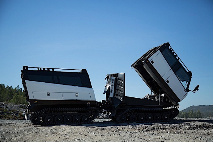 Một trong những tính năng nổi bật nhất của Beowulf là khả năng hoạt động lưỡng cư, có thể xuống nước mà không cần chuẩn bị trước, một chuyện không hề dễ dàng với kích thước và trọng lượng lớn của nó. Xe được trang bị động cơ diesel Cummins 6 xi-lanh thẳng hàng dung tích 6.7 lít, sản sinh công suất 285 mã lực và 970 Nm mô-men xoắn cực đại.