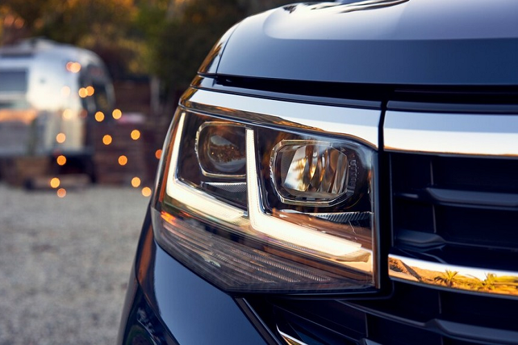 Dự kiến, mẫu SUV 3 hàng ghế này sẽ chính thức ra mắt thị trường Việt Nam trong tháng 7 này dưới dạng xe nhập khẩu nguyên chiếc từ Mỹ. Tại thị trường Mỹ, mẫu xe SUV Volkswagen Teramont 2021 được gọi bằng cái tên riêng là Atlas. Vào hồi tháng 2 năm ngoái, hãng Volkswagen cũng đã vén màn phiên bản nâng cấp của mẫu SUV 7 chỗ này tại thị trường Mỹ.