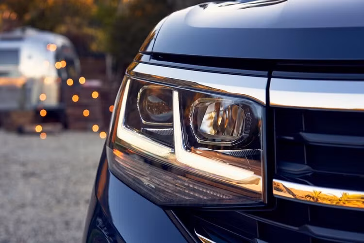 Dự kiến, mẫu SUV 3 hàng ghế này sẽ chính thức ra mắt thị trường Việt Nam trong tháng 7 này dưới dạng xe nhập khẩu nguyên chiếc từ Mỹ. Tại thị trường Mỹ, mẫu xe SUV Volkswagen Teramont 2021 được gọi bằng cái tên riêng là Atlas. Vào hồi tháng 2 năm ngoái, hãng Volkswagen cũng đã vén màn phiên bản nâng cấp của mẫu SUV 7 chỗ này tại thị trường Mỹ.