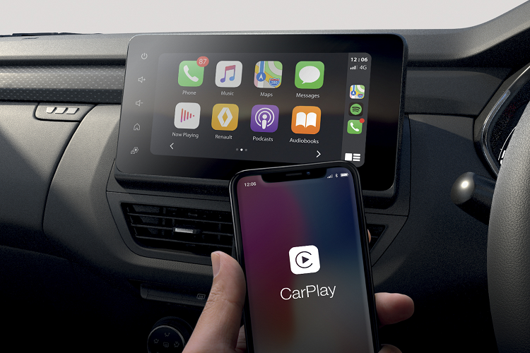 Các trang bị nội thất nổi bật khác gồm có hỗ trợ sử dụng Apple CarPlay và Android Auto, Bluetooth, sạc điện thoại không dây, điều hòa tự động có bộ lọc bụi mịn PM2.5, hệ thống âm thanh cao cấp và khóa cửa không cần chìa khóa.