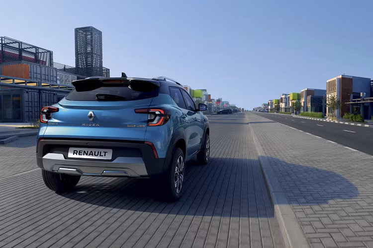 Động cơ 1,0 lít hút khí tự nhiên sản sinh công suất 71 mã lực và mô-men xoắn 96 Nm, đi kèm với hộp số sàn 5 cấp hoặc hộp số tự động 5 cấp.