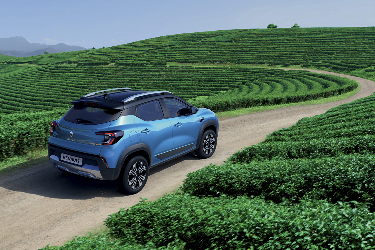 Ngoài ra, những điểm nhấn nổi bật khác như ốp thân xe và nóc màu đen càng tô thêm nét khỏe khoắn cho tổng thể chiếc xe. Trang Carscoops đánh giá Kiger là một trong những mẫu crossover cỡ nhỏ đẹp nhất hiện tại.