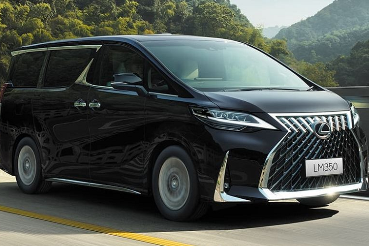 Theo thông tin từ phía các tư vấn bán hàng, giá bán chi tiết của 2 phiên bản MPV hạng sang Lexus LM350 4 chỗ và 7 chỗ lần lượt là 7,98 tỷ đồng và 6,99 tỷ đồng. Xe được nhập khẩu chính hãng từ Nhật Bản. Thời gian giao xe cho khách hàng tại Việt Nam dự kiến vào quý IV/2021. Các tư vấn bán hàng cho biết thêm, Lexus LM350 dành cho thị trường Việt Nam sẽ sử dụng động cơ xăng V6 3.5L, sản sinh công suất tối đa 296 mã lực và mô-men xoắn cực đại 361 Nm.