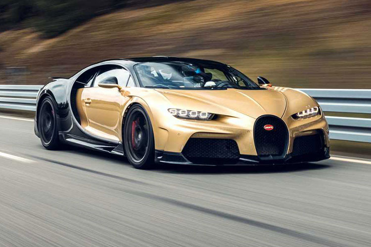 Chiếc xe có khả năng tăng tốc từ 0 - 300 km/h chỉ mất khoảng 12,1 giây. Chiron Super Sport có thể tăng tốc từ 0 - 400 km/h trong 28,6 giây, nhanh hơn 4 giây so với Chiron. Tại thị trường Mỹ, giá xe Bugatti Chiron Super Sport có mức bán ra lên đến 3,26 triệu USD (74,2 tỷ đồng).