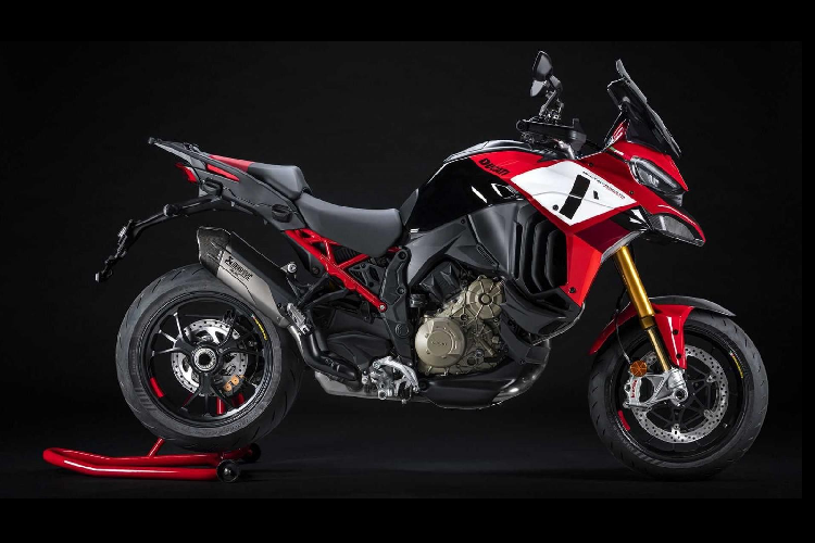 Trong khi đó ở trang bị, Ducati Multistrada V4 Pikes Peak 2022 về cơ bản là Multistrada V4 S nhưng được nâng cấp và hiệu chỉnh nhằm mang đến hiệu năng cao hơn, thể thao hơn.