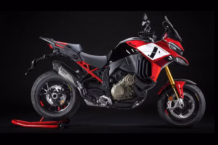Trong khi đó ở trang bị, Ducati Multistrada V4 Pikes Peak 2022 về cơ bản là Multistrada V4 S nhưng được nâng cấp và hiệu chỉnh nhằm mang đến hiệu năng cao hơn, thể thao hơn.