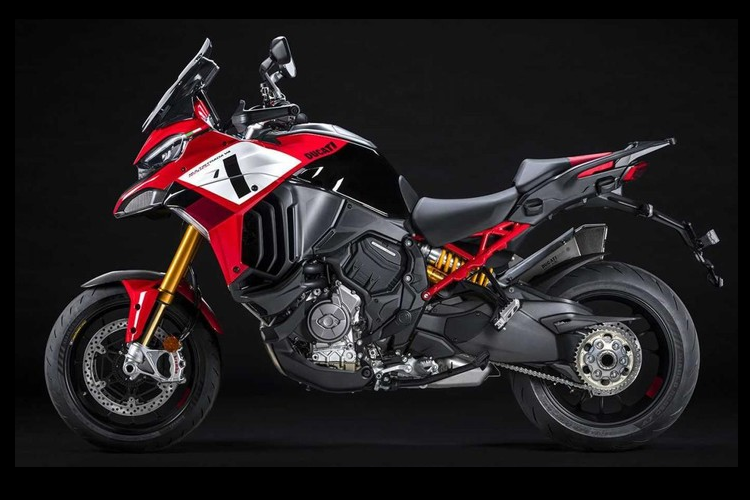 Khác với Multistrada V4 Tiêu chuẩn, bản đặc biệt Ducati Multistrada V4 Pikes Peak khoác trên mình bộ cánh mới với phong cách xe đua Desmosedici GP 2021 gồm ba màu sắc chủ đạo là Đỏ Trắng và Đen.