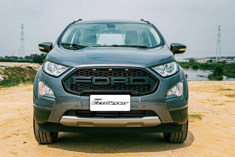 Tại thị trường Việt Nam, Ford EcoSport là mẫu xe đi tiên phong trong phân khúc CUV hạng B. Dòng xe EcoSport đã bắt kịp xu hướng chuộng xe đô thị cỡ nhỏ, khi được Ford Việt Nam phân phối từ năm 2014.