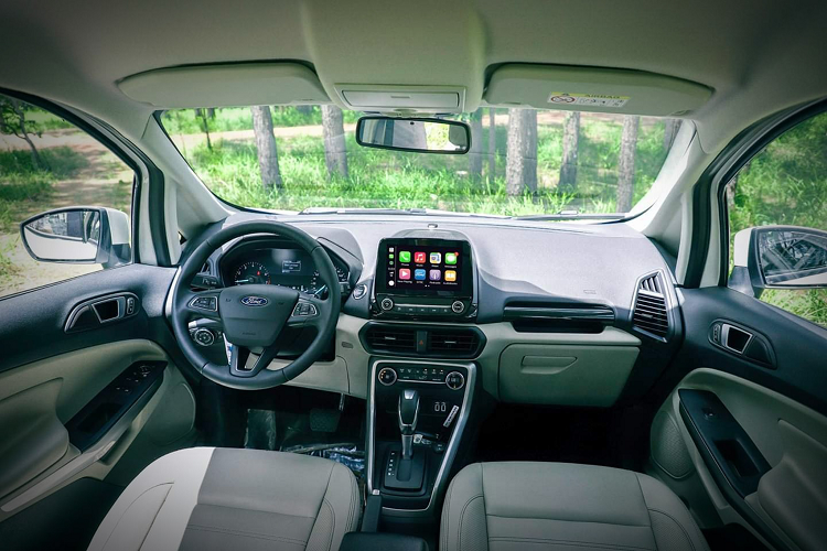 Nhờ ngoại thất hầm hố, thể thao. Thoạt nhìn, nhiều người sẽ hiểu lầm rằng chiếc EcoSport này là phiên bản “EcoSport Raptor” mà hãng xe Mỹ phát triển để thu hút khách hàng. Tại Campuchia, giá xe Ford EcoSport Titanium 2021 có giá 27.900 USD (khoảng 640 triệu đồng).