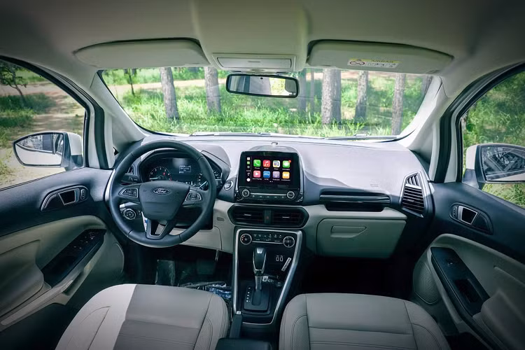 Nhờ ngoại thất hầm hố, thể thao. Thoạt nhìn, nhiều người sẽ hiểu lầm rằng chiếc EcoSport này là phiên bản “EcoSport Raptor” mà hãng xe Mỹ phát triển để thu hút khách hàng. Tại Campuchia, giá xe Ford EcoSport Titanium 2021 có giá 27.900 USD (khoảng 640 triệu đồng).