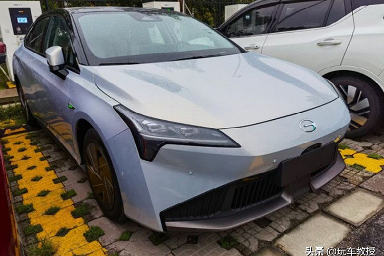 Aion là một thương hiệu xe điện mới được thành lập trong năm 2017, thuộc sở hữu bởi GAC Aion New Energy Automobile, một công ty con của GAC Group.