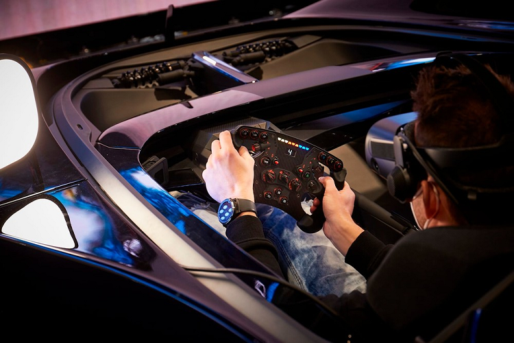 Một hệ thống âm thanh tích hợp cũng góp phần tạo ra trải nghiệm tuyệt vời cho người chơi. Nền tảng phát trực tuyến Team Fordzilla P1 tân tiến này đang được giới thiệu tại sự kiện thể thao điện tử Gamergy và lễ hội game ở Madrid, Tây Ban Nha trong tháng này, cho phép các khách tham quan thử nghiệm cỗ máy đua xe mô phỏng mới lạ của Ford.