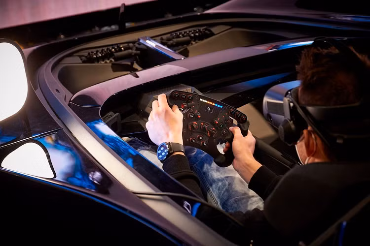 Một hệ thống âm thanh tích hợp cũng góp phần tạo ra trải nghiệm tuyệt vời cho người chơi. Nền tảng phát trực tuyến Team Fordzilla P1 tân tiến này đang được giới thiệu tại sự kiện thể thao điện tử Gamergy và lễ hội game ở Madrid, Tây Ban Nha trong tháng này, cho phép các khách tham quan thử nghiệm cỗ máy đua xe mô phỏng mới lạ của Ford.