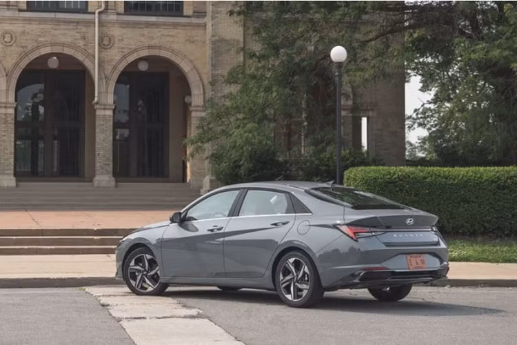 Hyundai Elantra hybrid tu 565 trieu dong, co tiet kiem nhien lieu?-Hinh-2