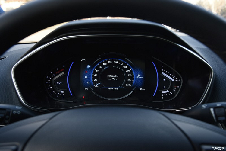 Nằm bên dưới nắp ca-pô của Hyundai Lafesta 2021 tại thị trường Trung Quốc là khối động cơ xăng 4 xi-lanh, tăng áp, dung tích 1.6L, sản sinh công suất tối đa 190 mã lực và 204 mã lực trong khi mô-men xoắn cực đại đạt 265 Nm. Sức mạnh động cơ được truyền tới bánh thông qua hộp số tự động ly hợp kép 7 cấp. Động cơ tăng áp 1.4L của phiên bản cũ đã không còn được sử dụng cho Hyundai Lafesta 2021.