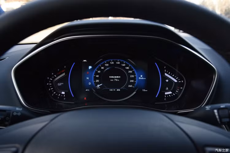 Nằm bên dưới nắp ca-pô của Hyundai Lafesta 2021 tại thị trường Trung Quốc là khối động cơ xăng 4 xi-lanh, tăng áp, dung tích 1.6L, sản sinh công suất tối đa 190 mã lực và 204 mã lực trong khi mô-men xoắn cực đại đạt 265 Nm. Sức mạnh động cơ được truyền tới bánh thông qua hộp số tự động ly hợp kép 7 cấp. Động cơ tăng áp 1.4L của phiên bản cũ đã không còn được sử dụng cho Hyundai Lafesta 2021.