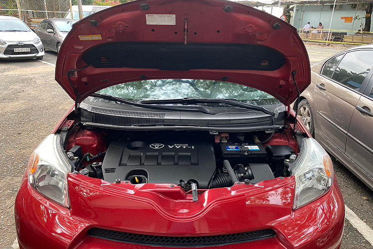 Trang bị an toàn trên Sicon xD bao gồm hệ thống điều khiển ổn định thân xe (VSC) với điều khiển lực kéo (TRAC). Các trang bị tiêu chuẩn khác như: tay lái điện, cửa sổ điện, khóa cửa và gương điện, chìa khóa điều khiển từ xa, điều hòa nhiệt độ, chống phanh cứng trên bốn bánh với phân bố lực phanh điện tử (EBD) và hỗ trợ phanh.