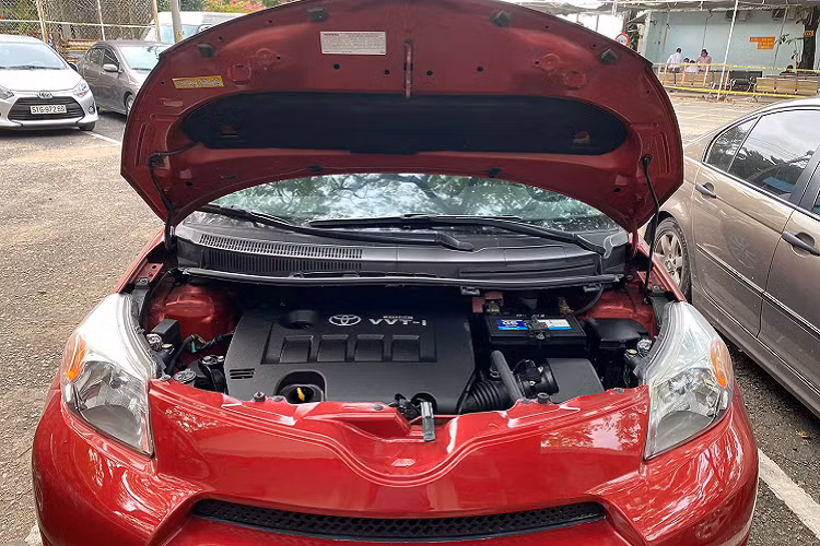 Trang bị an toàn trên Sicon xD bao gồm hệ thống điều khiển ổn định thân xe (VSC) với điều khiển lực kéo (TRAC). Các trang bị tiêu chuẩn khác như: tay lái điện, cửa sổ điện, khóa cửa và gương điện, chìa khóa điều khiển từ xa, điều hòa nhiệt độ, chống phanh cứng trên bốn bánh với phân bố lực phanh điện tử (EBD) và hỗ trợ phanh.