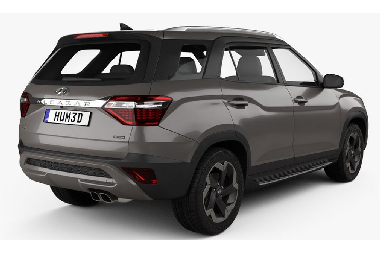 Vòng ra phía sau, chúng ta sẽ bắt gặp thiết kế đuôi xe thẳng đứng hơn, cửa cốp, cản sau và đèn hậu mới. Nối giữa cụm đèn hậu là nẹp mạ crôm dày dặn, dập dòng chữ "Alcazar". 2 ống xả nằm cạnh nhau lộ rõ bên dưới cản sau trong khi ở Hyundai Creta, chi tiết này được giấu kín. Bên trong Hyundai Alcazar 2021, sự khác biệt lớn nhất so với Creta nằm ở hàng ghế thứ 3. Khi mua mẫu xe này, khách hàng có thể chọn phiên bản 6 chỗ hoặc 7 chỗ.