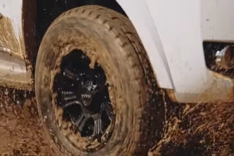 Phiên bản Kandi K32 Standard Range tiêu chuẩn cung cấp bộ pin 20,7 kWh cho phạm vi hoạt động 96 km, trong khi bản Long Range có bộ pin 50 kWh cho phạm vi hoạt động lên đến 240 km.