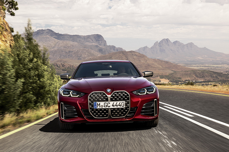 Giá xe BMW 4 Series Gran Coupé 2022 có mức bán khởi điểm từ 44.800 USD (1,028 tỷ đồng) cho phiên bản BMW 430i Gran Coupe và 58.000 USD (1,33 tỷ đồng) cho phiên bản M440i xDrive Gran Coupe (I6 3.0L). Giá chưa bao gồm chi phí vận chuyển.