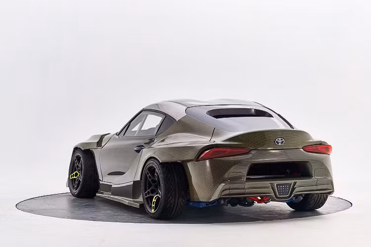 Toyota Supra Mk5 tiêu chuẩn dùng động cơ 3.0L, 6 xy-lanh có nguồn gốc từ BMW, tuy nhiên bản độ này đã loại bỏ động cơ nguyên bản và thay thế bởi động cơ 2JZ-GTE huyền thoại của Toyota. Không dừng lại ở đó, HGK Racing Team cũng bổ sung thêm 2 bộ tăng áp và một loạt nâng cấp khác bên trong động cơ, giúp tổng công suất của xe đạt mức 1.000 mã lực.