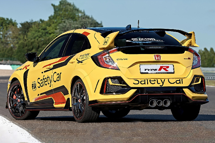 Civic Type R LE có hệ thống treo cứng cáp và phản ứng linh hoạt hơn. Phanh trước sử dụng kẹp phanh 2 mảnh kết hợp với má phanh đặc biệt giúp giảm thiểu hiện tượng mất lực phanh.