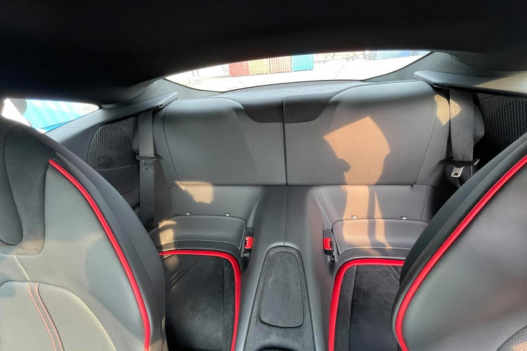 Ferrari Roma chính là sản phẩm mà hãng xe Ý dành tặng cho các khách hàng thân thuộc của họ từng phàn nàn rằng mình không có siêu xe 4 chỗ ngồi nào đúng ý nghĩa để vừa trải nghiệm tốc độ, được chở đủ gia đình có 2 vợ chồng và con cái và quan trọng hơn là ngoại hình thật sự ấn tượng.