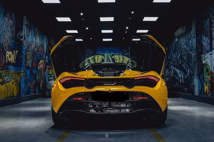 Nếu ra biển số trắng, chiếc siêu xe mui trần McLaren 720S Spider này có giá không dưới 20 tỷ đồng