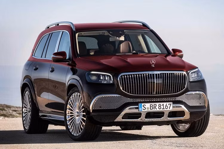 Tại thị trường Mỹ, giá xe Mercedes-Maybach GLS 2021 vốn không rẻ chút nào, có giá khởi điểm trên 160.500 USD. Như vậy, món quà mà nam ca sỹ từng tranh cử Tổng thống Mỹ vào hồi cuối năm 2020 tặng cho cô Kim "siêu vòng ba" nhân dịp Giáng sinh có tổng giá trị trên 800.000 USD. Với nam ca sỹ triệu phú như Kanye West thì tiền nong có lẽ cũng chẳng thành vấn đề