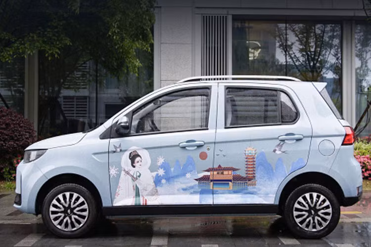 Cụ thể, Lingbao Coco 2021 mới là một mẫu xe điện tí hon 4 chỗ, có giá khởi điểm của xe chỉ từ 26.800 nhân dân tệ (tương đương 95,3 triệu đồng). Với giá rẻ hơn 2.000 nhân dân tệ so với đối thủ dẫn đầu phân khúc – Wuling Hongguang Mini EV.