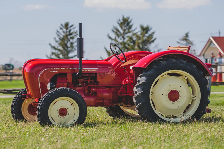 Hiện tại, giá máy kéo Porsche-Diesel Super trong tình trạng gần như nguyên bản, đi kèm đầy đủ sách hướng dẫn sử dụng và giấy tờ liên quan có giá khoảng 20.000-30.000 USD (khoảng từ 461 đến 691 triệu đồng).