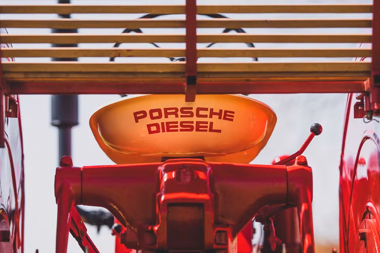 Ngoài ra, máy kéo Porsche-Diesel Super còn có bộ trích công suất (power takeoff - PTO) để hoạt động với các công cụ, thiết bị nông nghiệp khác.