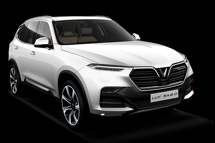 Nội thất của VinFast LUX SA2.0 toát lên vẻ sang trọng và công nghệ cao nhờ ứng dụng chất liệu da bọc ở táp-lô và ghế xe. Chính giữa bảng điều khiển xe VinFast LUX SA2.0 là màn hình của hệ thống giải trí với kích thước lớn, tích hợp cảm ứng, kết nối Android Auto và Apple CarPlay. Vô lăng của xe VinFast LUX SA2.0 là loại 3 chấu khá thể thao và được bọc da. Bảng đồng hồ của chiếc SUV VinFast LUX SA2.0 là loại analog kết hợp với màn hình màu TFT ở chính giữa, hiển thị nhiều thông tin cơ bản của xe.