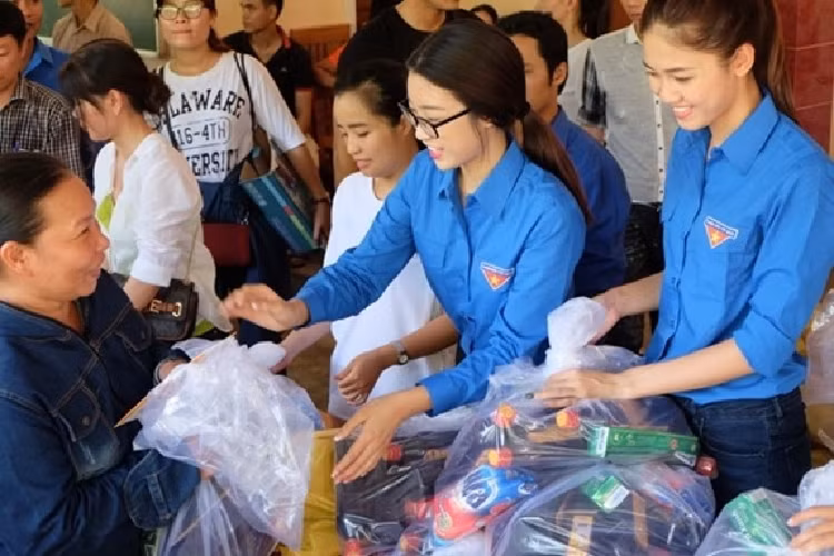 Nghe sy noi tieng lam tu thien: On ao nghi van va khoang trong phap ly-Hinh-2