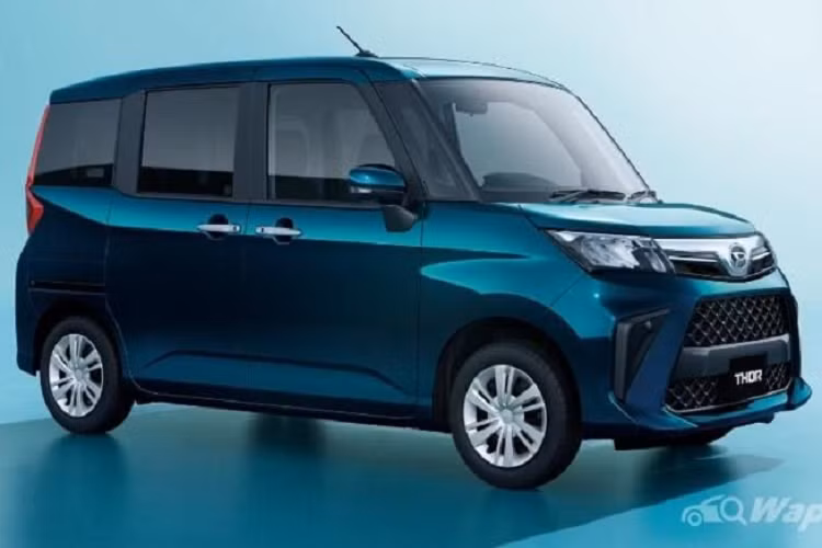 Thêm vào đó, ghế hành khách phía trước có thể nâng hạ ghế bằng điều khiển không dây từ xa, cho phép hành khách dễ dàng ra / vào xe hơn. Tại Nhật, giá xe Daihatsu Thor Seat Lift từ 1.745.000 JPY (khoảng 363 triệu đồng).