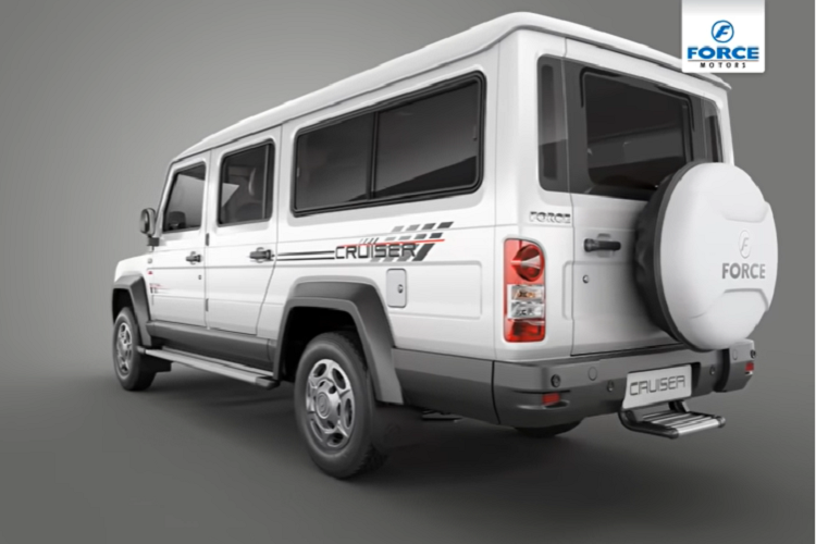 Cabin xe trông khá cơ bản nhưng có các tính năng tiện nghi như màn hình điều hướng nhỏ nằm cụm điều khiển trung tâm, cửa sổ chỉnh điện và khóa điện.