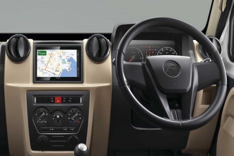 Cửa hậu phía sau được thiết kế đủ lớn để tạo điều kiện thuận lợi cho hành khách ra vào băng ghế phía sau.